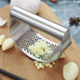 100% Stainless Steel Garlic Press Rocker Garlic Rocker Crusher Garlic Chopper Mincer Press Kitchen Garlic Masher Kitchen Tools - silver